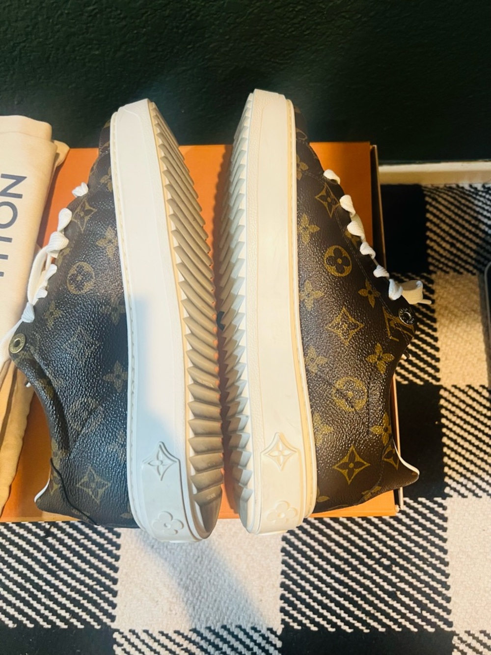 Louis Vuitton Brown Monogram womens Low-Top Sneakers with White Laces. - Picture 4 of 8